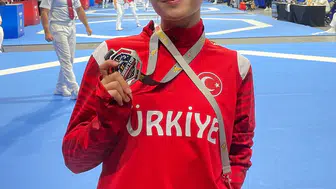 Denizlili Zehra Orhan Almanya'dan gümüş madalyayla döndü