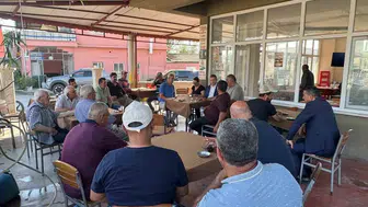 AK Parti Denizli İl Başkanı tarlada traktör koltuğuna oturdu