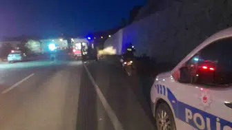 Emniyet şeridinde tamir yaparken canından oldu