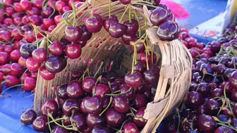 Tekirdağ pazarında kiraz fiyatları yarı yarıya eridi