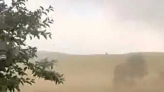 Bingöl’de aniden bastıran fırtına köyü toz bulutuna çevirdi