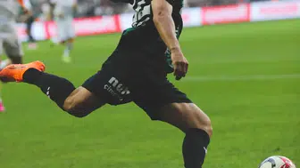 Kocaelispor kaptanı Ahmet Oğuz yeşil siyahlı formaya nokta koydu