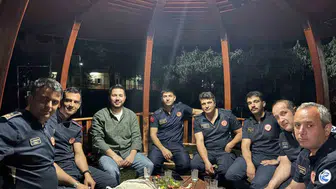 Otomobiline asılan not sayesinde üç kedi ölümden döndü