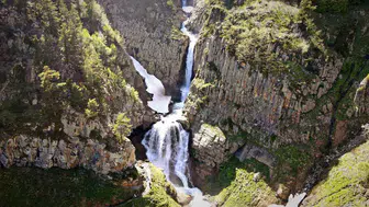 Artvin’in gizli cenneti Bazgiret Şelalesi bu yıl hiç olmadığı kadar coşkulu