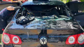 Osmaniye’de park halindeki araç alevlere teslim oldu