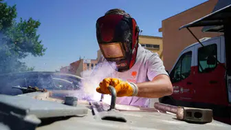 Yunusemre'de sıcak hava mesaisi çöp konteynerlerinde başladı