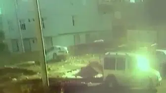 Suruç'ta sürücüsüz otomobil kendi kendine yola çıkıp çukura girdi