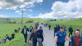 Ardahan Hanak halkı temizlik için sokağa döküldü