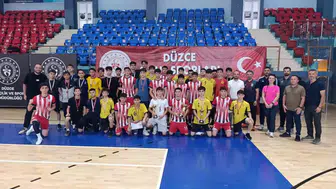 Düzce'de futsal heyecanı kupa töreniyle bitti