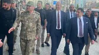 Kara Kuvvetleri Komutanı Yüksekova sokaklarına indi