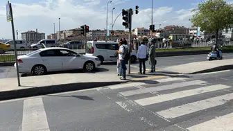 Şişli'de yaya geçidinde hız felaketi