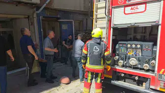 Bandırma’da bir daireyi mutfaktaki davlumbaz yangını kül ediyordu