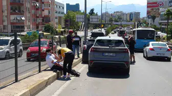 Antalya Mevlana üst geçidinde dört araç birbirine girdi