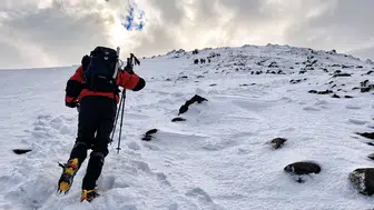 Dağcılar zirve rotasını kayıp arkadaşları için tamamladı