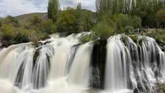 Muradiye Şelalesi yağışlarla birlikte eski gücüne kavuştu