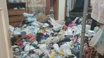 Ataşehir'de bir daireden beş kamyon atık çıktı