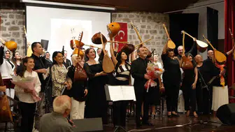 Edirne’de emekli astsubaylar türkülerle Babalar Günü’nü kutladı