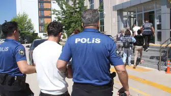 Konya’da kuyumcuları hedef alan sahte altın çetesi yakalandı