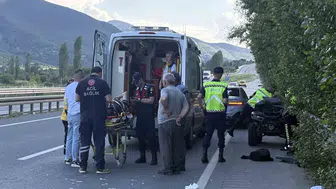 Tosya yolunda direksiyon hakimiyetini kaybeden sürücü bariyerlere çarptı