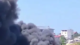 Sultangazi'de plastik fabrikasında büyük yangın