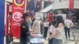 Çorum’da jandarma teşkilatı AVM’de vatandaşla buluştu