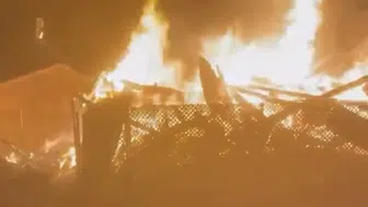 Bartın'da asırlık ahşap ev küle döndü