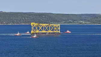 Çanakkale Boğazı dev sondaj platformu için trafiğe kapatıldı