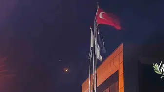 Aydın semalarında bayrağımızla bütünleşen gece manzarası