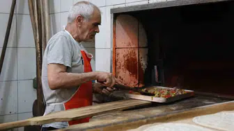 Elazığ fırınlarında nefes kesen 100 derecelik mesai
