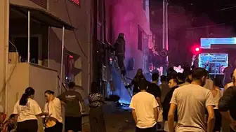 Çeşme’de otel yangını geceyi aydınlattı