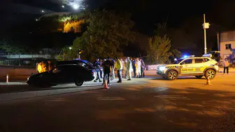 Gümüşhane'de alkollü sürücü jandarma aracıyla çarpıştı