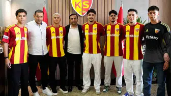 Kayserispor genç yeteneklerine profesyonel imza attırdı