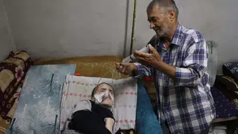 Manisalı baba 40 yıldır tek başına engelli oğluna bakıyor
