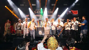Denizli’de şampiyonluk kupası taraftarlarla bir araya geldi