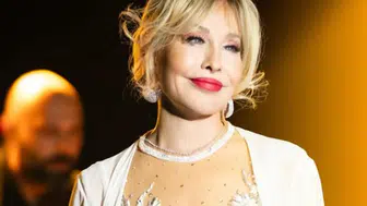 Emel Sayın sağlık sorunları nedeniyle konserlerini erteledi
