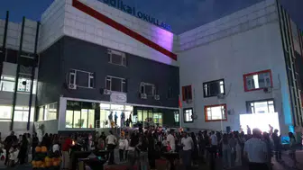 Diyarbakırlı öğrenciler mezuniyet coşkusunu kampüste yaşadı