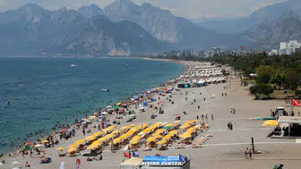 Antalya kavurucu sıcakla tanıştı sahiller dolup taştı