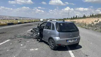 Niğde Kayseri yolunda iki araç çarpıştı