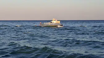 Serik açıklarında iki tekne batma tehlikesi geçirdi