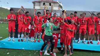 Tekman’da kupa Hürriyetspor’un ellerinde yükseldi