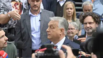 Orban koltuğu bırakmıyor
