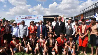 Şahinbey er meydanında bin 316 pehlivan kıran kırana mücadele ediyor