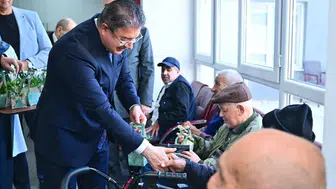 Vali Yılmaz huzurevi sakinlerinin Babalar Günü’nü kutladı