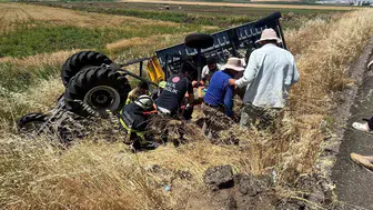 Diyarbakır'da traktör kazası sürücü araç altında kaldı
