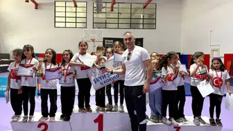 Sivaslı minikler satranç tahtasında hamlelerini konuşturdu