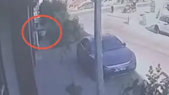 Ehliyetsiz sürücü motosiklet bayisine daldı 2,3 milyon liralık hasar