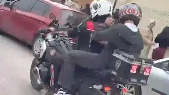 Kayseri polisi sınava geç kalan gençlerin imdadına yetişti