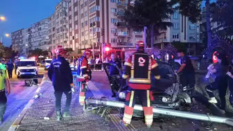 Balıkesir'de gece vakti feci kaza Bir genç hayatını kaybetti