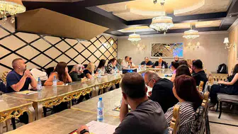 Karslı turizmciler sınır kapılarının açılması için Erivan’a gitti
