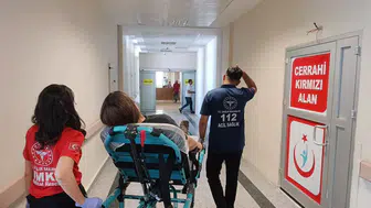Kediyi kurtarmak isterken şarampole uçtu